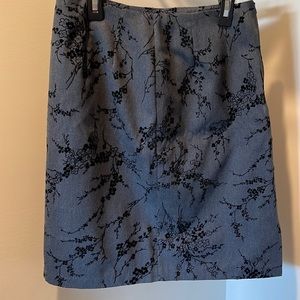 In Moda black and gray skirt